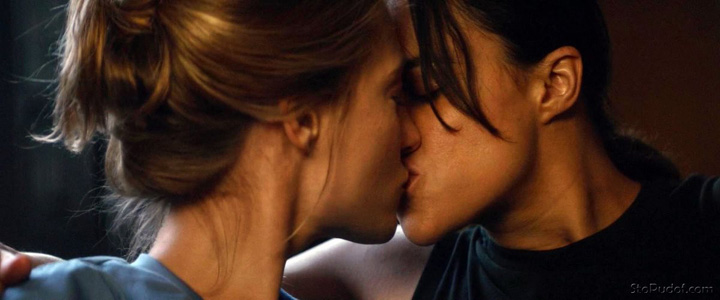 Фото обнаженной Мишель Родригез