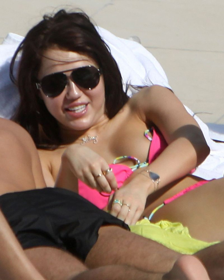 Фото обнаженной Селены Гомес