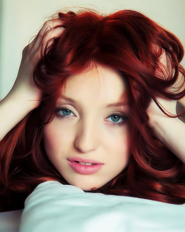 Рыжая сучка раздвинула ножки Рыжая сучка раздвинула ножки